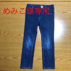 デニム パンツとロンＴのサムネイル