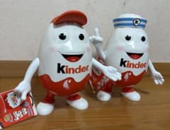 キンダーチョコレートkinder surprise キャラクターフィギュア2体！ キンダーチョコレートkinder surprise キャラクターフィギュア2体