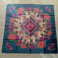 スカーフ　THAI SILK 　正方形　シルク100％のサムネイル