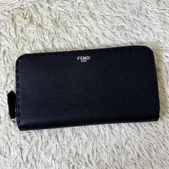 現行【美品】FENDI 長財布 セレリア ラウンドジップ ブラック ロゴ金具