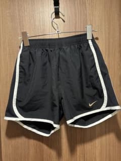 Nike Dri-FIT ブラックショーツのサムネイル