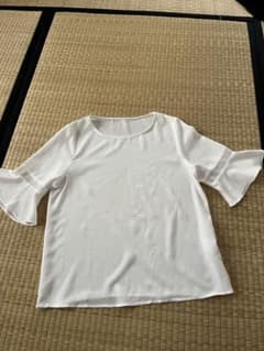 ホワイト フレアスリーブ ブラウス 半袖 2点購入で100円引きのサムネイル
