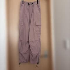 くすみピンク カーゴパンツ 裾ドローコードのサムネイル
