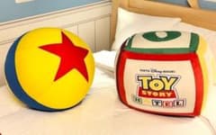 【新品未使用】トイストーリーホテル★ ピクサーボール 2WAYビーズクッション 新品未使用】トイストーリーホテル☆ ピクサーボール 2WAYビーズ