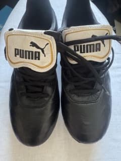 PUMA サッカースパイク ブラック ホワイトのサムネイル
