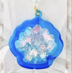 【ハンドメイド】青色 貝型 シャカシャカレジンチャームのサムネイル