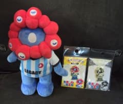 ミャクミャク　サッカー日本　レガシー展限定　ピンバッジ　ぬいぐるみ　3点セット ミャクミャク レガシー展限定 ピンバッジ ぬいぐるみ サッカー - メルカリ