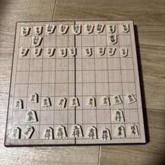 Thumbnail of 将棋盤とプラスチック将棋駒セット