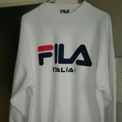 人気上昇中！！FILA(フィラ)☆白トレーナーのサムネイル