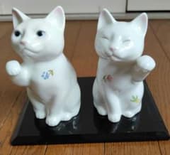 Noritake 猫の置物 招き猫(小) 花柄　セット 陶器製 飾り台付 Noritake 猫の置物 招き猫(小) 花柄 セット 陶器製 飾り台付 - メルカリ