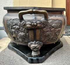 ばん紫銅製 八角形 三足大火鉢 浮彫り/重さ17,5kg ばん紫銅製 八角形 三足大火鉢 浮彫り/重さ17,5kg - メルカリ