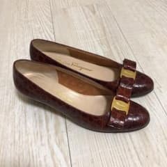 フェラガモ パンプス ヴァラのサムネイル