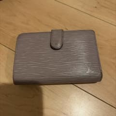 r*n様 LOUIS VUITTON エピ 二つ折り財布のサムネイル