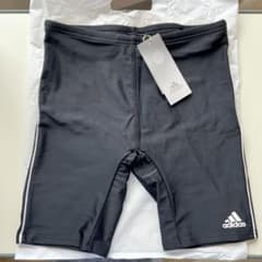 adidasのサムネイル
