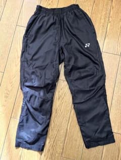 美品　ヨネックス ウォームアップパンツ 黒　130のサムネイル