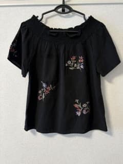 花柄刺繍　半袖　オフショルブラウス ブラック　earthのサムネイル