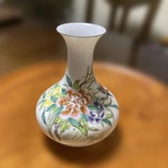 景徳鎮製　　花瓶 白磁　花鳥図のサムネイル