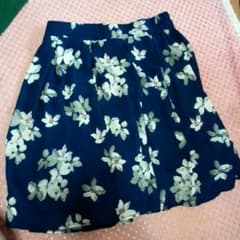 花柄スカートのサムネイル