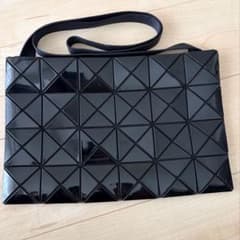 BAOBAO ISSEY MIYAKE】ショルダーバッグ ブラック 斜め掛け - メルカリ