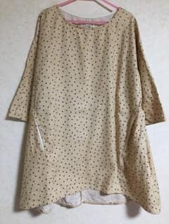 ベージュに紺色水玉のゆったりチュニック★Lodgeのサムネイル