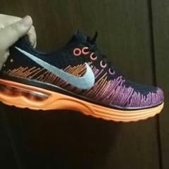 Nike スニーカーのサムネイル