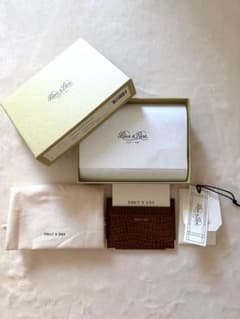 TOUT Y EST カードケース ブラウンのサムネイル