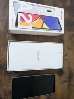 美品　docomo Galaxy A21 ホワイトのサムネイル