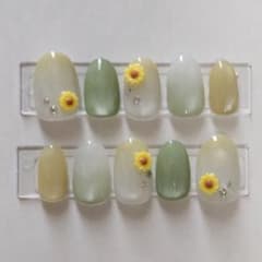 【値下げ‼️】ひまわり ネイルチップ マグネット オーバル ショートのサムネイル