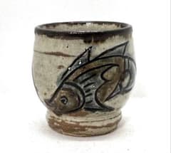人間国宝 金城次郎 魚文海老文 両絵湯呑み 沖縄 壷屋焼 - メルカリ