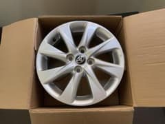 新型アクアZグレード　純正アルミホイール　15インチ新車外し　4本セットのサムネイル