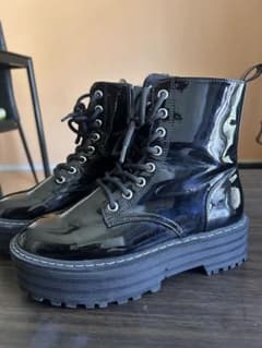 H&M DIVIDED パテントレースアップブーツ ブラック EUR36のサムネイル