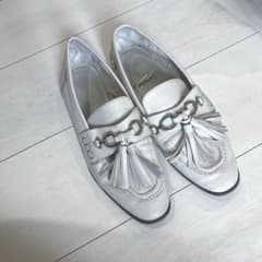 ZARA ローファー オフホワイトのサムネイル
