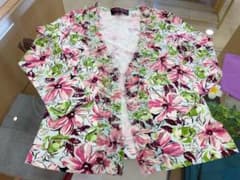 美品　ユキトリイ　綺麗な花柄カットソー　カーディガンのサムネイル