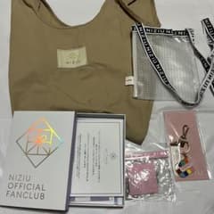 NiziU グッズ まとめ売りのサムネイル