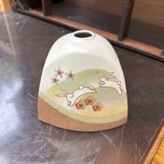 花瓶 陶磁器 兎 梅 インテリア オブジェのサムネイル