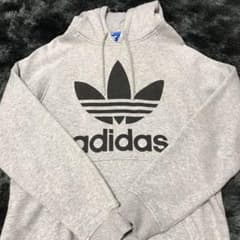 adidasパーカーのサムネイル