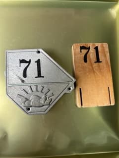 昭和から続く、風情ある老舗の銭湯の、木製の鍵付き靴箱。ロッカー。靴