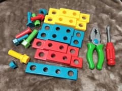 おもちゃの工具セットのサムネイル