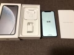 iPhone XR 64GB white docomo 制限◯のサムネイル