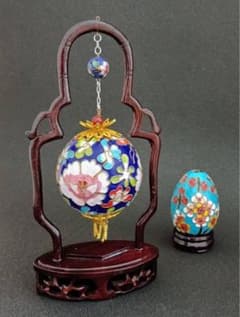 中国美術工芸品/七宝焼】連飾り 卵型 木製台座付き 2点セット - メルカリ