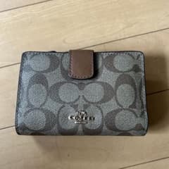 COACH 二つ折り財布 グレー系 ロゴ柄のサムネイル