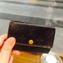 louis vuttonキーケースのサムネイル