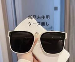 新品未使用 サングラス ホワイトフレームのサムネイル