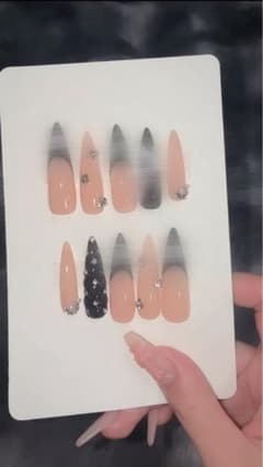 ブランドネイル フレンチネイル ギャル 清楚 お姉さんのサムネイル