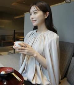 完売品 laubeblanc Balloon cape Blouse(タグ付き) - メルカリ