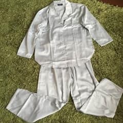新品シルクパジャマのサムネイル