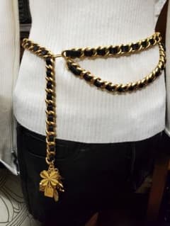 CHANEL シャネル ゴールドチェーンベルト チャーム付き - メルカリ