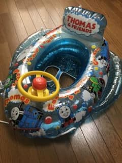 トーマス 足入れ 浮き輪のサムネイル