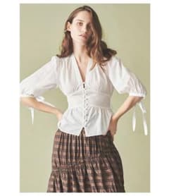 【７月末まで限定SALE】vネックリボンブラウス ホワイト Sのサムネイル