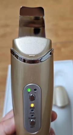 毛穴ウォータークリーン 超音波美顔器 ゴールド 動作確認済 美品のサムネイル